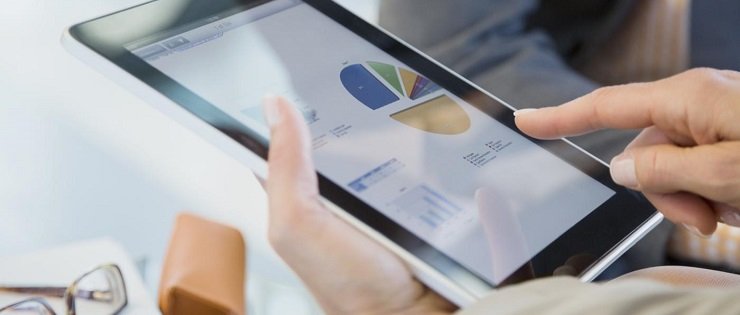 Pesquisa presencial ou pesquisa de mercado online: quais são as diferenças e quando usar cada uma